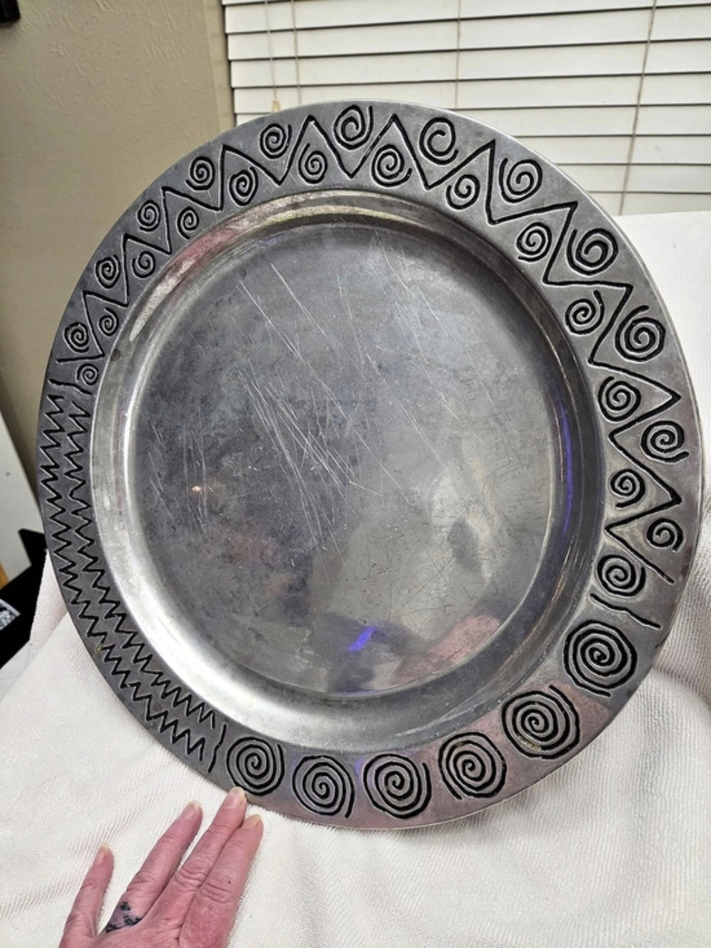 Wilton Armetale Reggae Round Serving Tray Silver